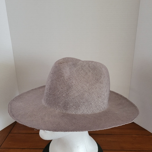 Hat (Ladies) - Picture 2 of 6